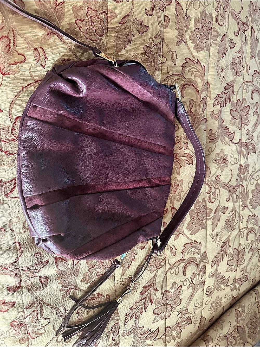 Leather Shoulder Bag in a very rich burgundy color